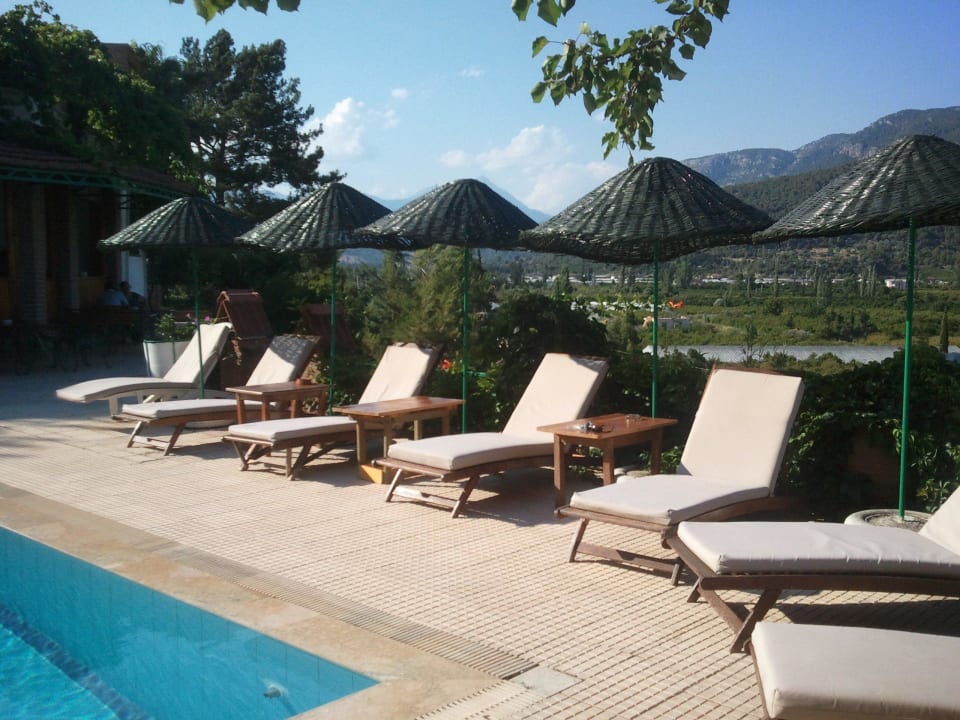 Blick vom Pool in Richtung Berge Hotel Onuncuköy Kuenstlerhof