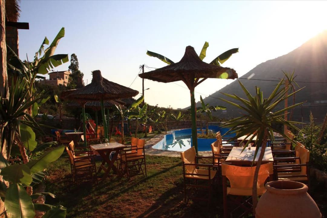 Abendessen im Freien Stone Village Petrino Horio