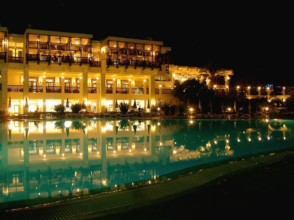 Restaurant bei Nacht AQI Hydros Club