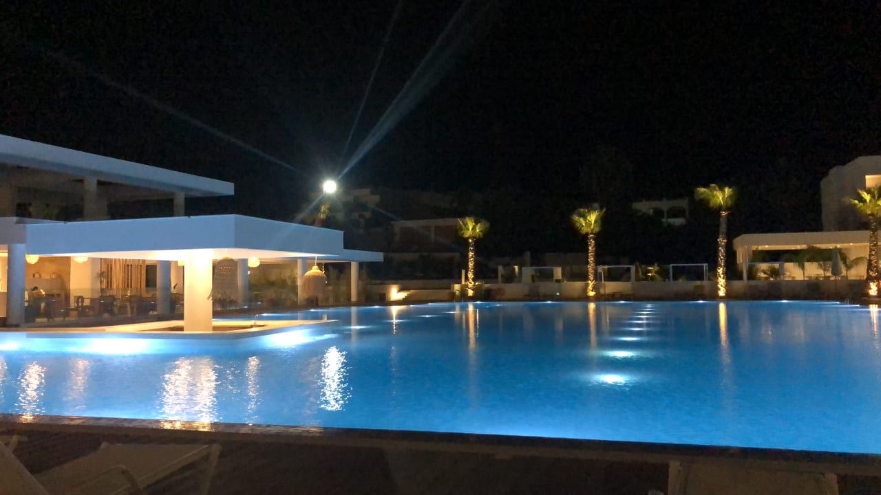 Pool White Dreams Resort & Anex