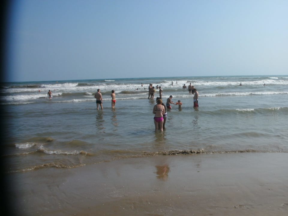 Sehr sauberer Strand Club Meeting Hotel