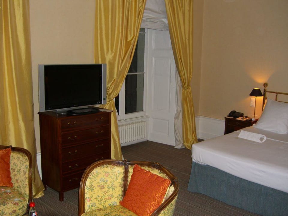 Zimmer 231 mit Stadtblick Hotel Des Trois Couronnes