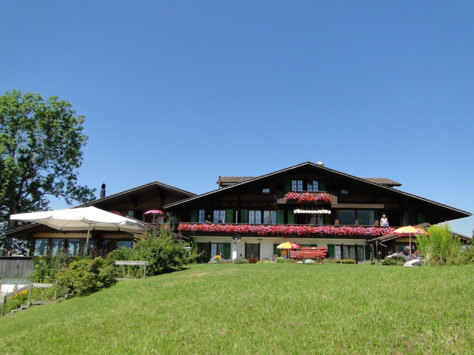 Außenansicht Hotel Chalet Bergblick - Restaurant Chez Ruedi