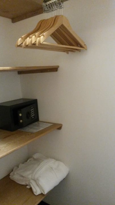 Suite 305 Schrank mit Safe Hotel ANDER