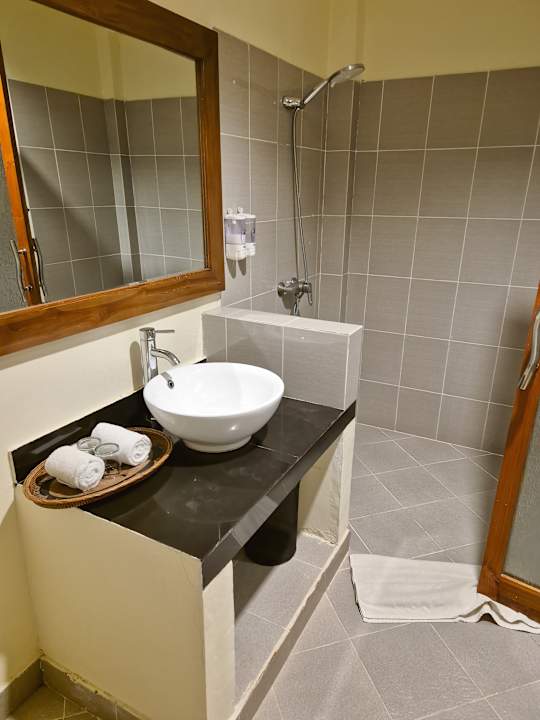 Zimmer Puri Sari Beach Hotel