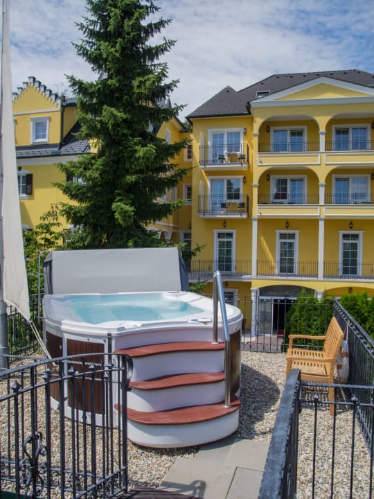 Pool Schlössl Hotel Kindl