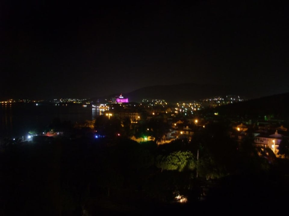 Blick vom Zimmerbalkon im 4. Stock bei Nacht Hotel Ephesia
