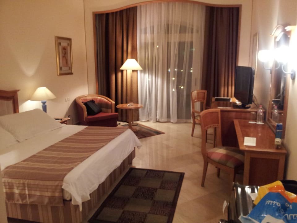 The room, spacious Mövenpick Hotel Cairo Media City