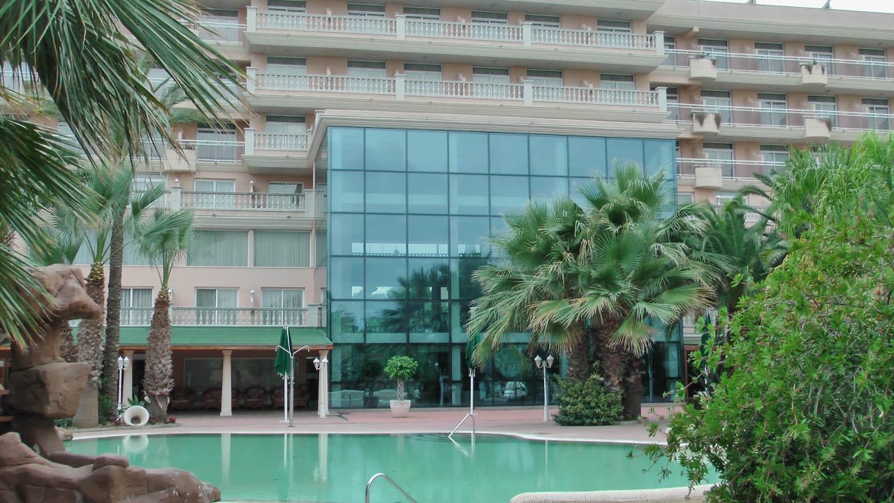 Das ist das Nebengebäude Hotel Palas Pineda