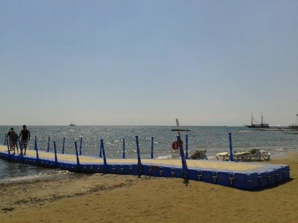 Mit diesem Steg umgeht man die Steine und Platten Arum Barut Collection