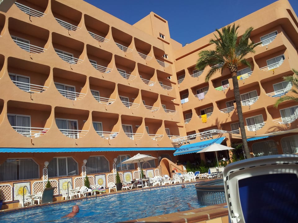 Hotel vom Pool aus fotografiert Hotel & Apartments Vista Park