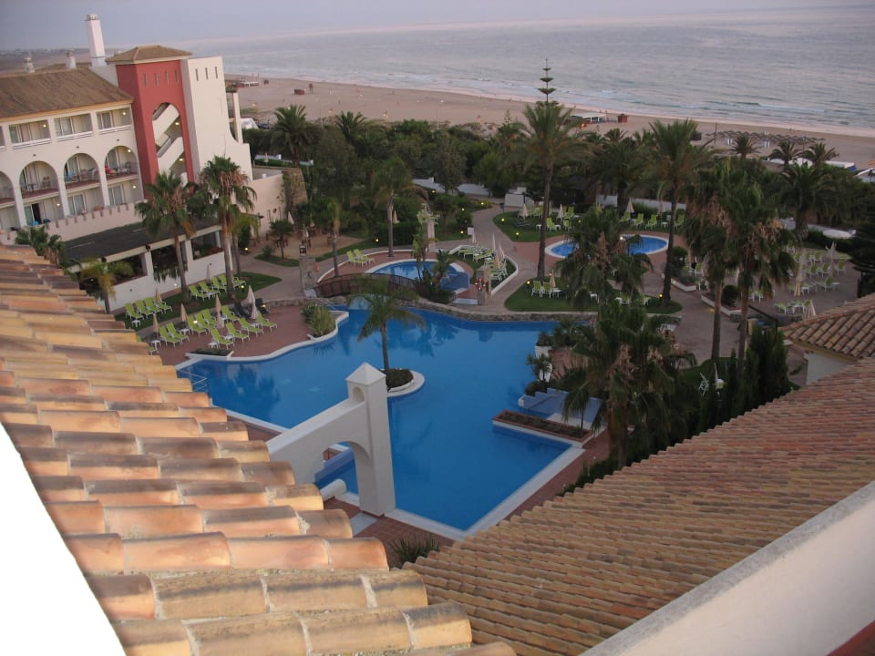 Hauptpool des Schwesternhotels Fuerte Conil-Resort