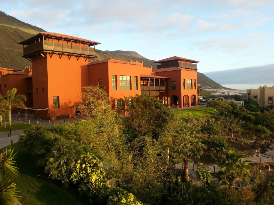Rezeption und Bargebäude von außen La Palma Princess