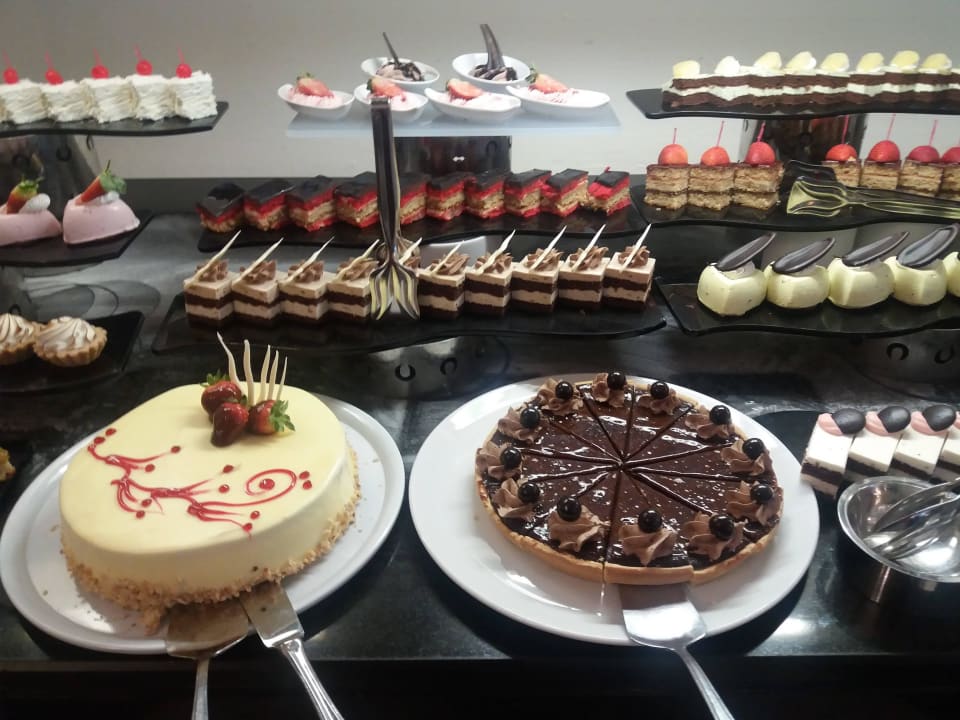 "Kuchenbuffet---ein traum" Voyage Belek Golf & Spa (Belek