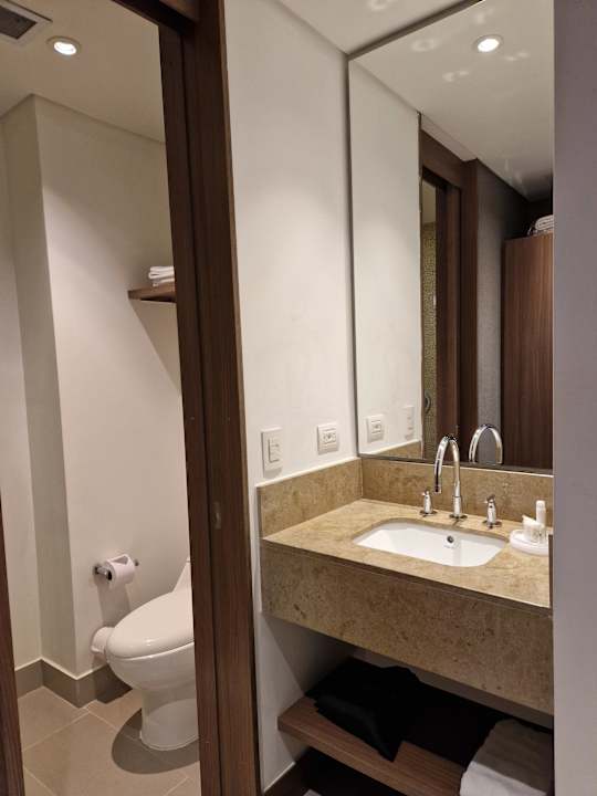 Zimmer Hampton by Hilton Bogota - Usaquen