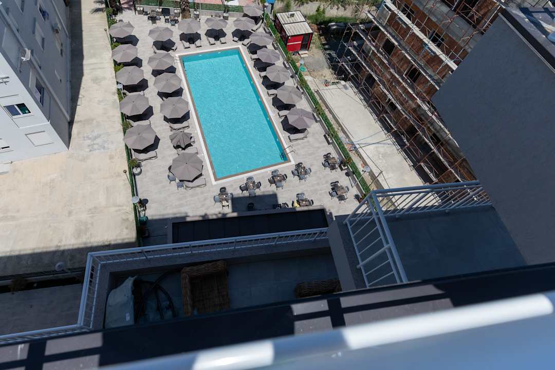 Pool Hotel Apart Resilient