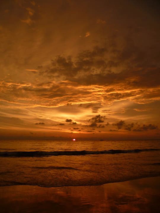 Sonnenuntergang Hotel Naithonburi Beach Resort