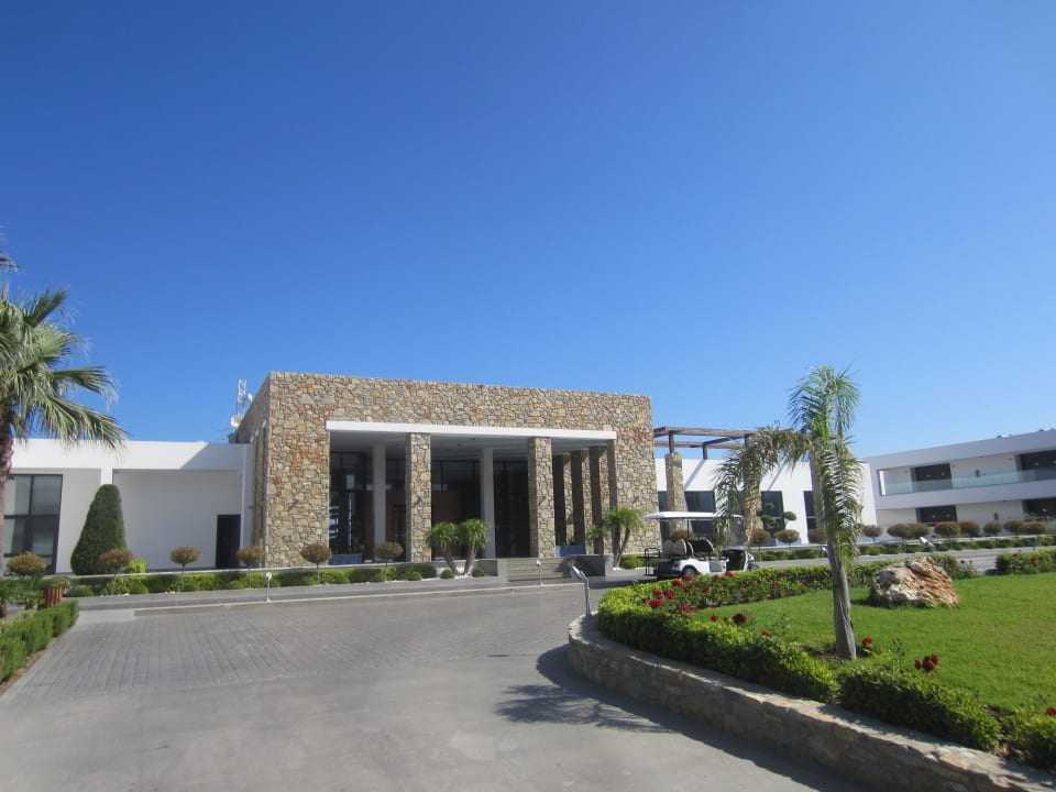 Zufahrt zum Hotel TUI BLUE Palazzo del Mare