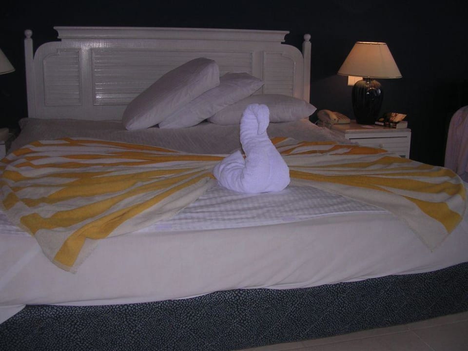 Geschmücktes Bett Parrotel Aqua Park Resort