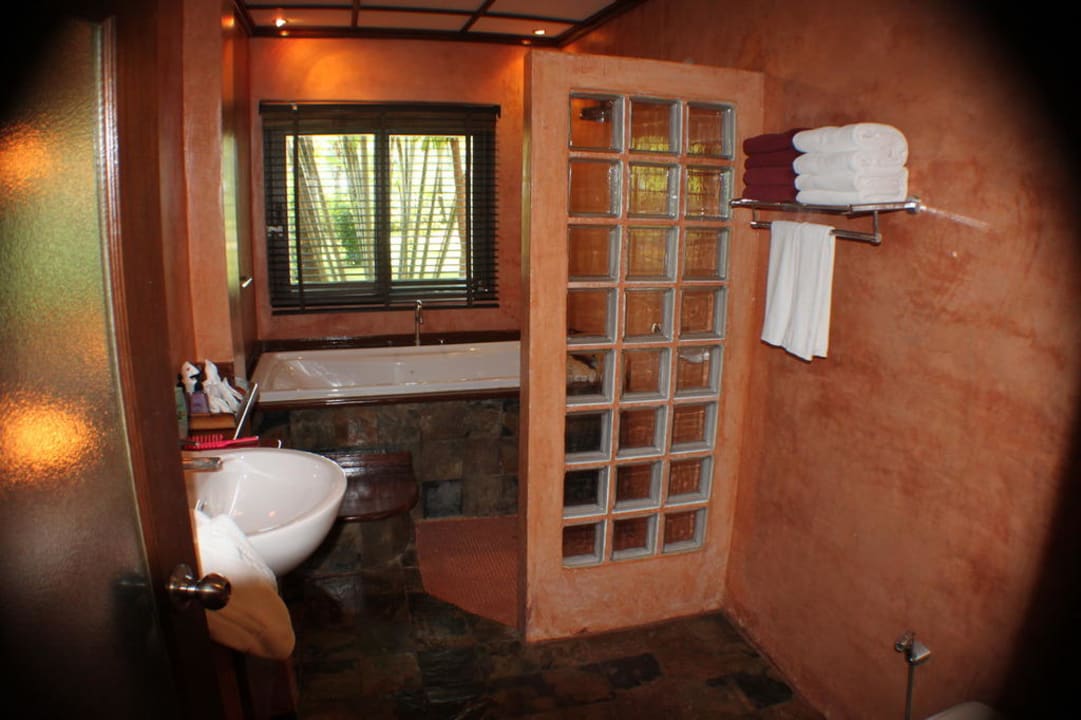 Blick ins Bad The Andamania Beach Resort & Spa