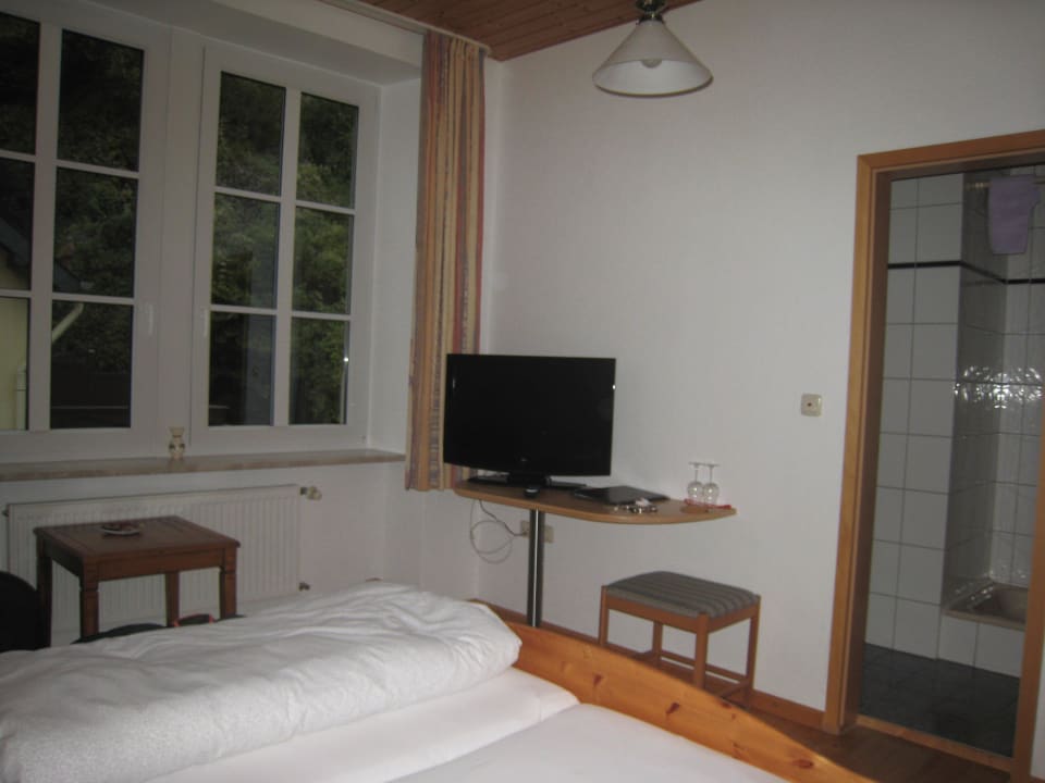 Blick zum Fenster Haus Burgblick