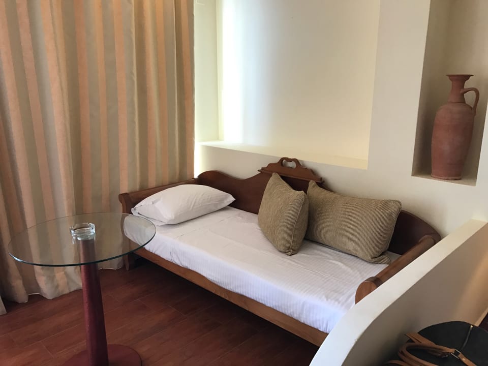 Zimmer Alexander Beach Hotel & Village Resort