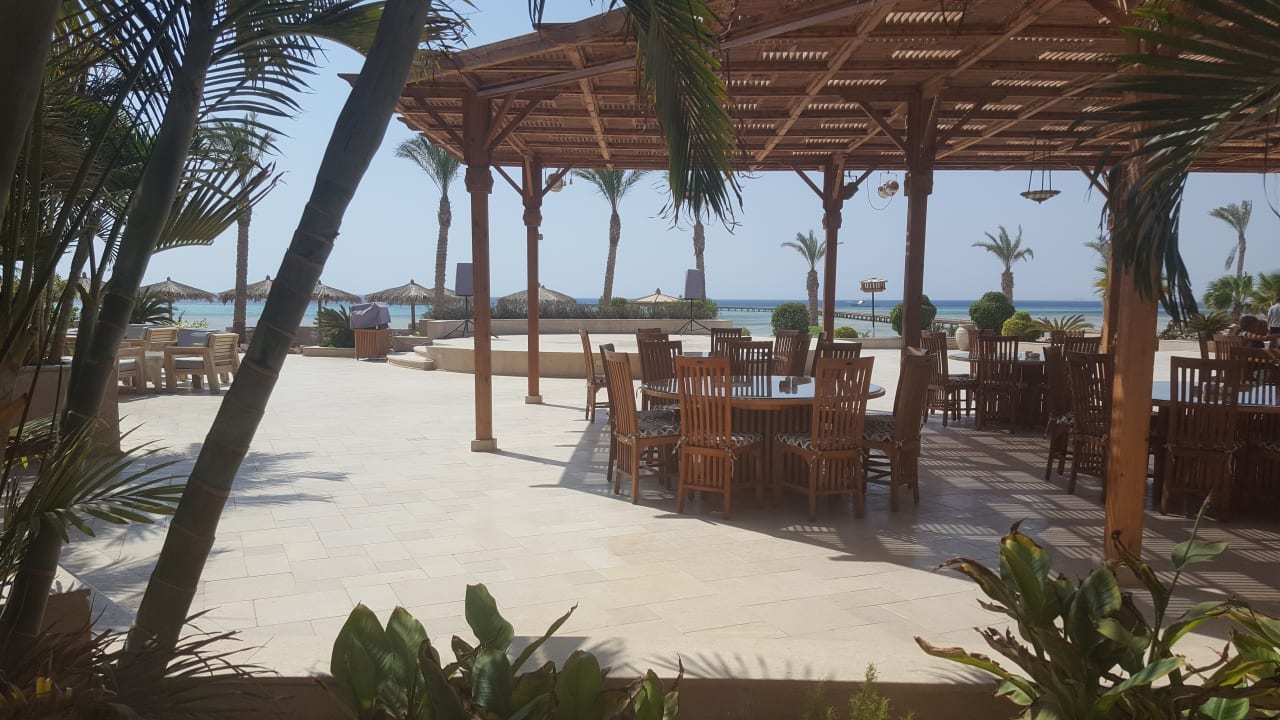 Restaurant The Breakers Diving & Surfing Lodge