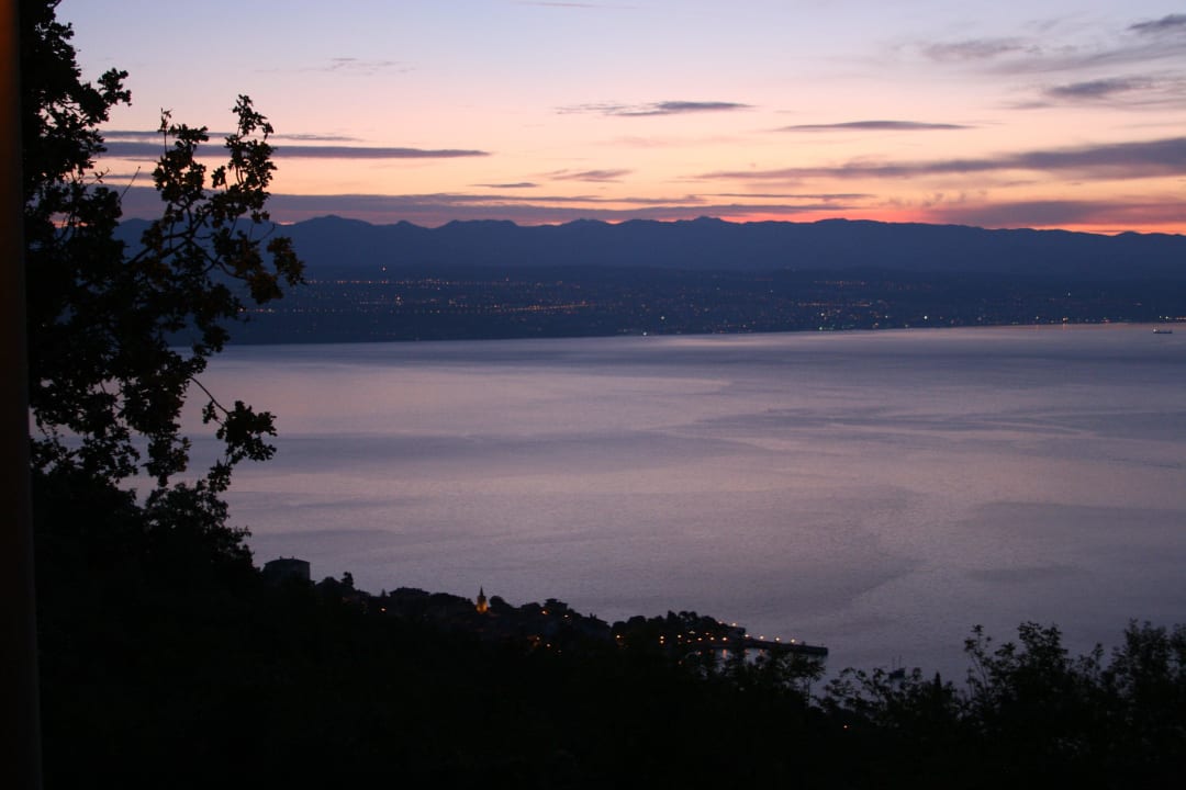 Blick von der Terrasse am Abend Villa More Lovran / Opatija