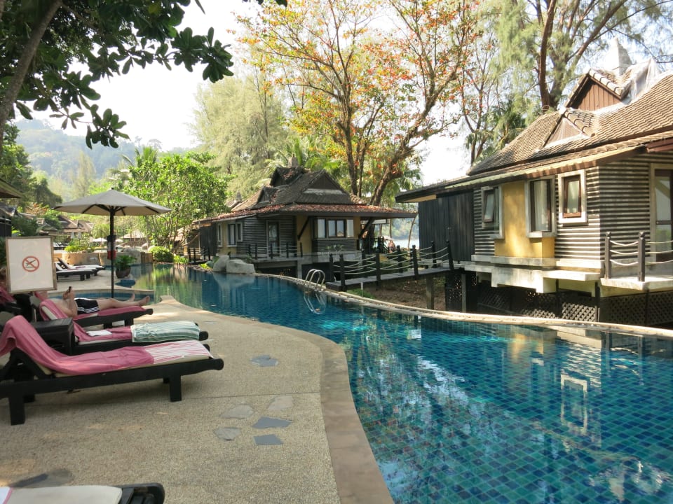 Einer der drei Pools Moracea by Khao Lak Resort