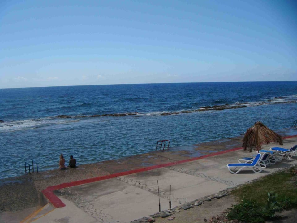 Baden im geschützen Bereich Hotel Islazul Costa Morena