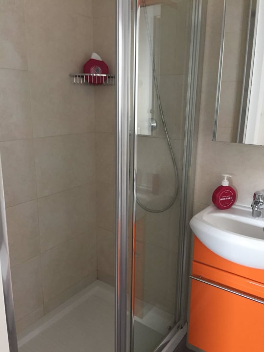 Badezimmer mit Dusche Stay Together Barcelona Apartments