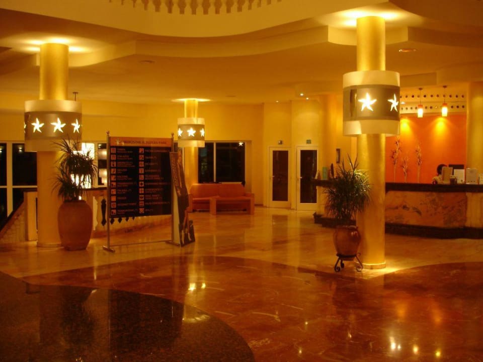 Beleuchtete Lobby Iberostar Selection Albufera Park