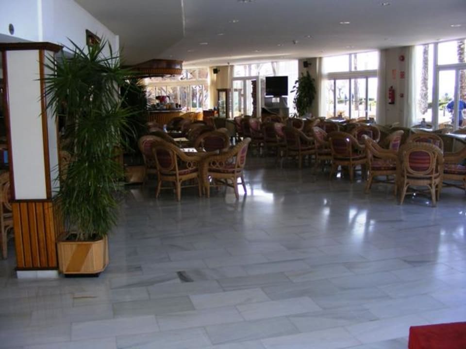 Innen pfui, aussen sehr einladend als Cafe Grupotel Acapulco Playa - Adults Only