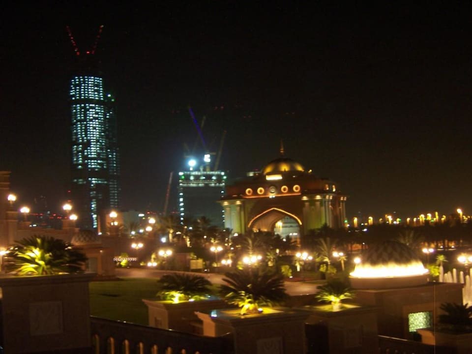 Blick vom Emirates Palace bei Nacht Emirates Palace Mandarin Oriental
