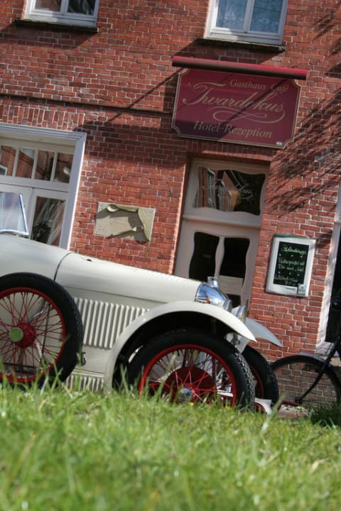 Ansicht Restaurant- und Rezeptionseingang Hotel Twardokus