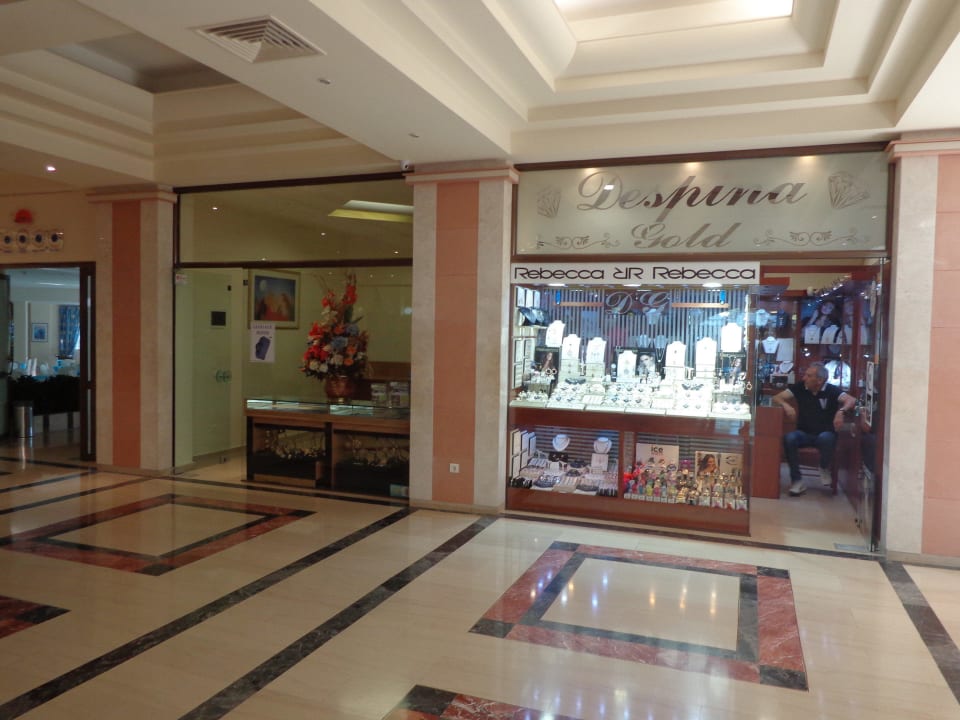 In der Lobby Hotel Kalithea Horizon Royal