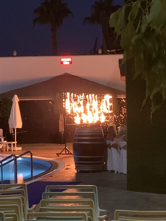Pool Mary Hotel Side