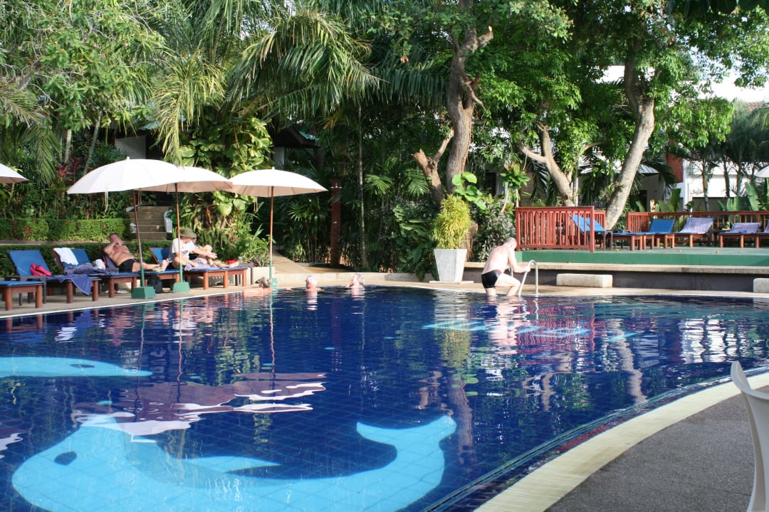 Einer von den drei Pools Best Western Phuket Ocean Resort