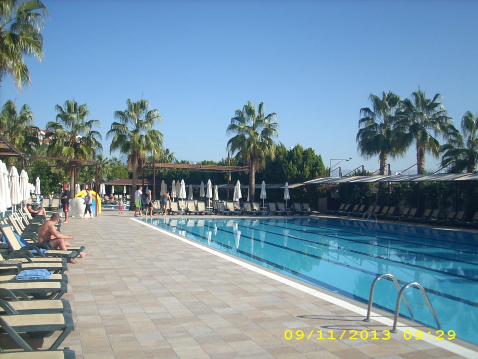 Der Pool ist leer - weil kälter als im Meer Hane Family Resort