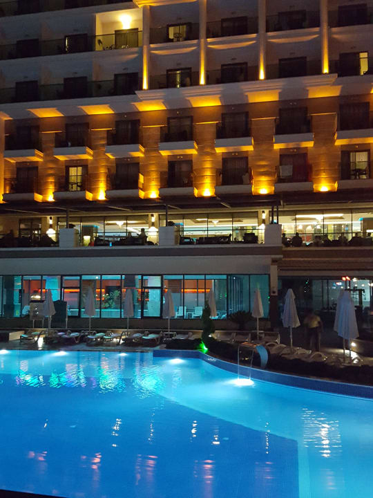 By night Luna Blanca Resort & Spa