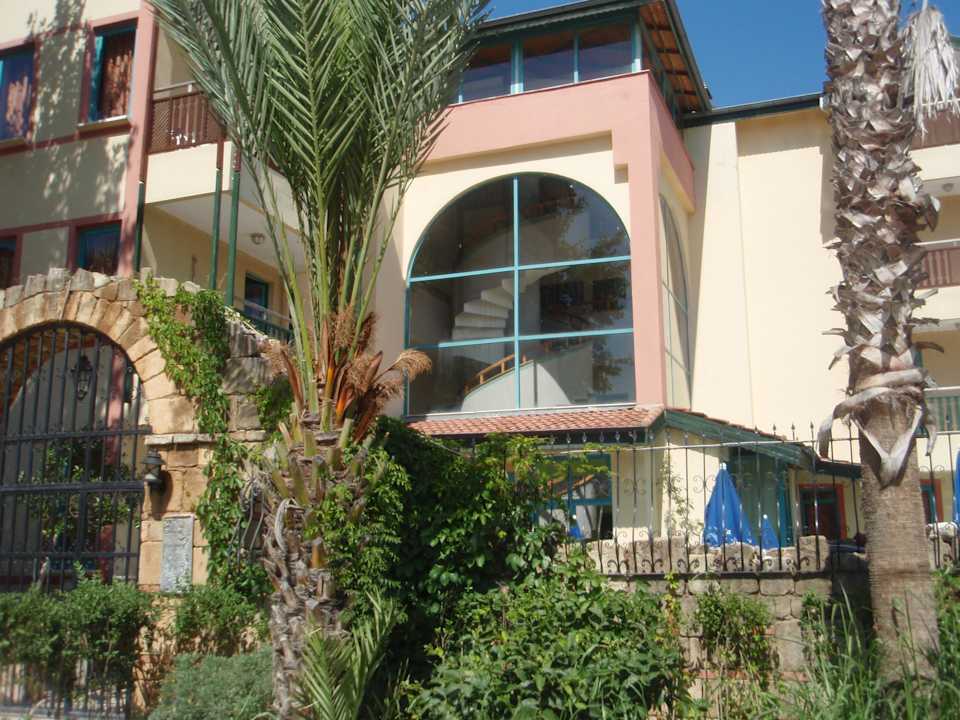 Hotel von Außen Elit Garden Hotel