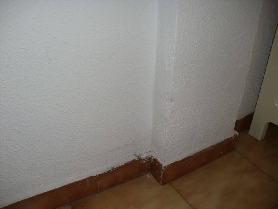 Kaputte Möbel Servatur Alameda de Jandía