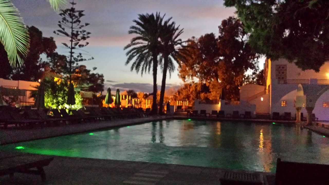 Abenddämmerung The Orangers Beach Resort and Bungalows