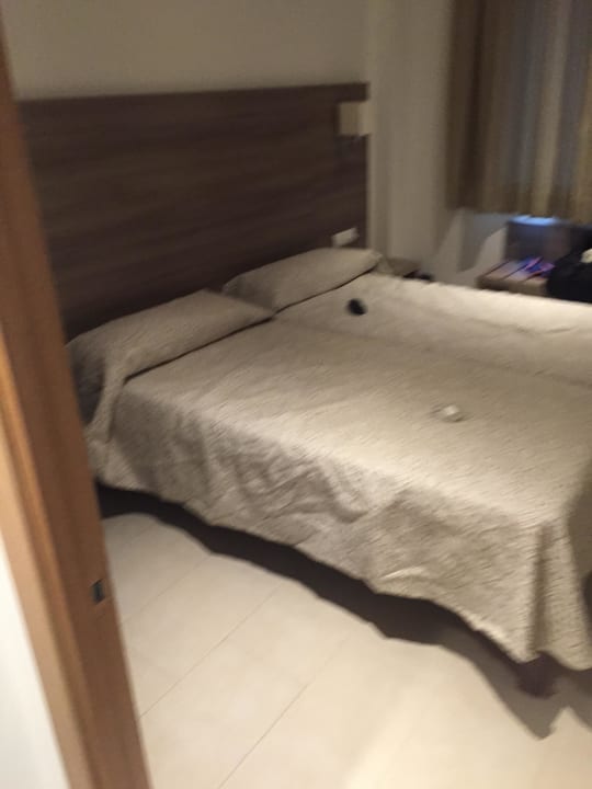 Bett Cabot Tres Torres Apartaments