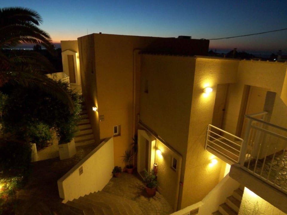 Innenhof nach Sonnenuntergang Nefeli Hotel Rethymno