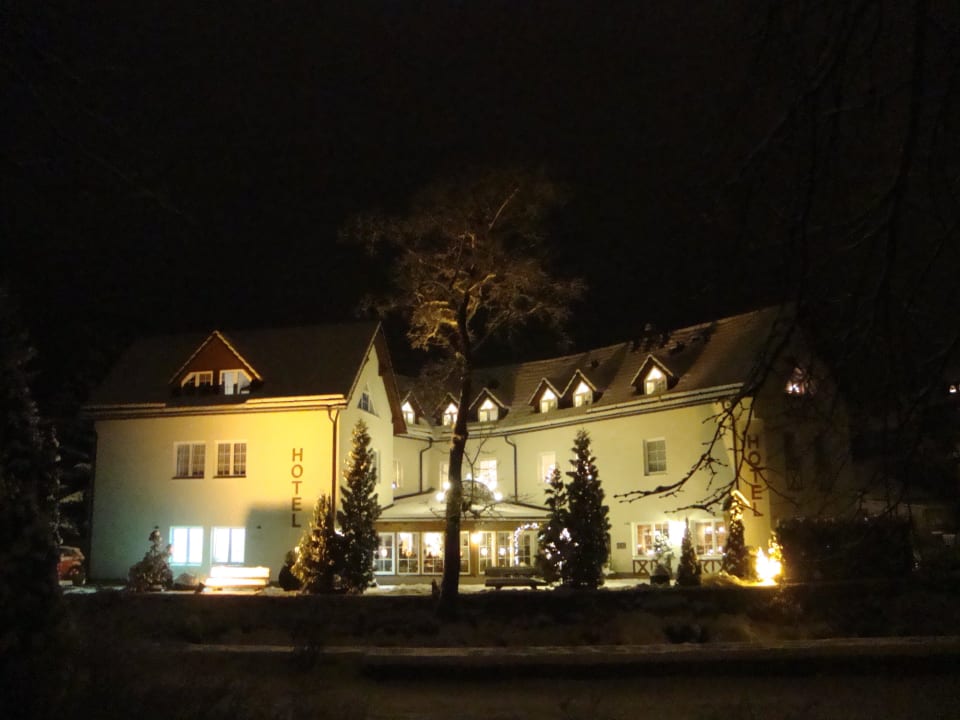 Außenansicht im Winter Erzgebirgshotel Bergschlößchen