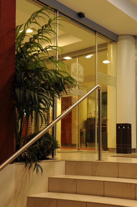 Eingang Best Western Plus Grand Hotel Victor Hugo