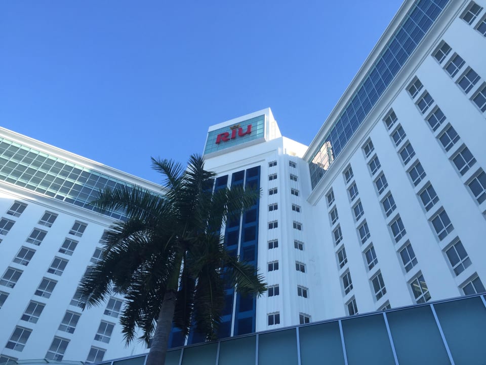 Вход Hotel Riu Cancun
