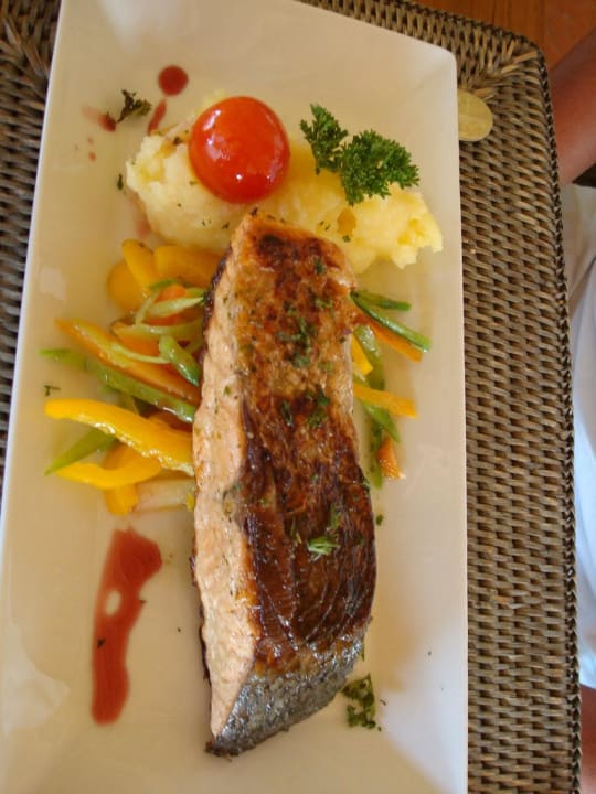 Lachsfilet zum Lunch im Royal Catalonia Royal Bavaro - Adults only