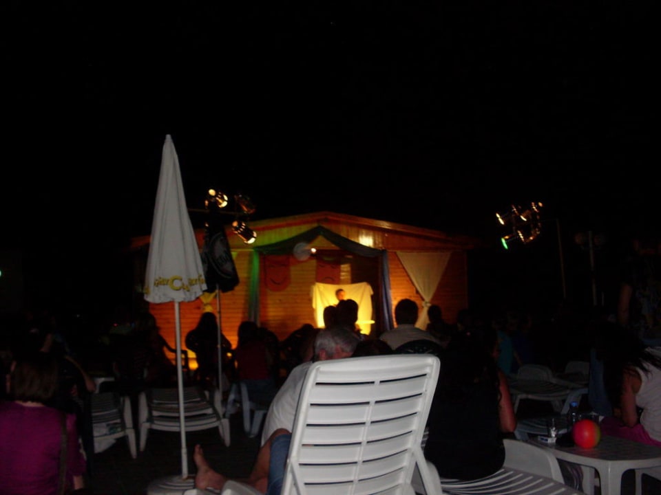 Abendliche Show der Animateure Hotel Zefir Beach